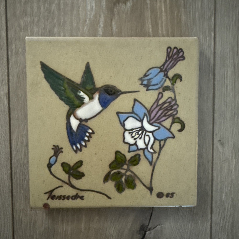 Vintage Cleo Teissedra Designs Tile Italy Humminbird Flowers‎ Tan 1985 *read